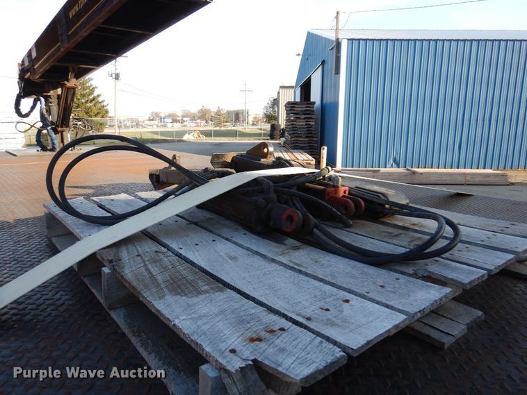 image for item JL9769 2004 Freightliner FL80  flatbed truck