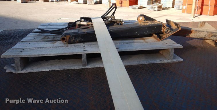 image for item JL9769 2004 Freightliner FL80  flatbed truck