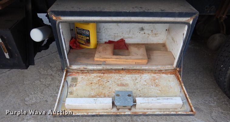 image for item JL9769 2004 Freightliner FL80  flatbed truck