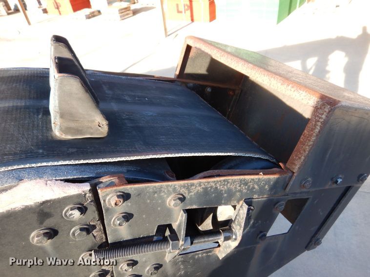 image for item JL9769 2004 Freightliner FL80  flatbed truck