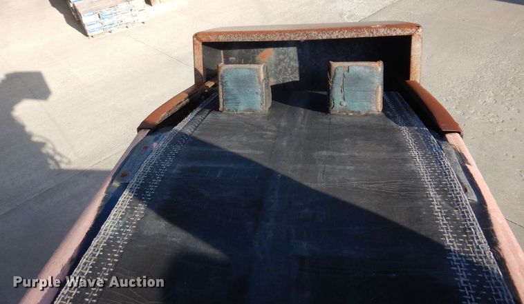 image for item JL9770 2004 Freightliner FL80  flatbed truck