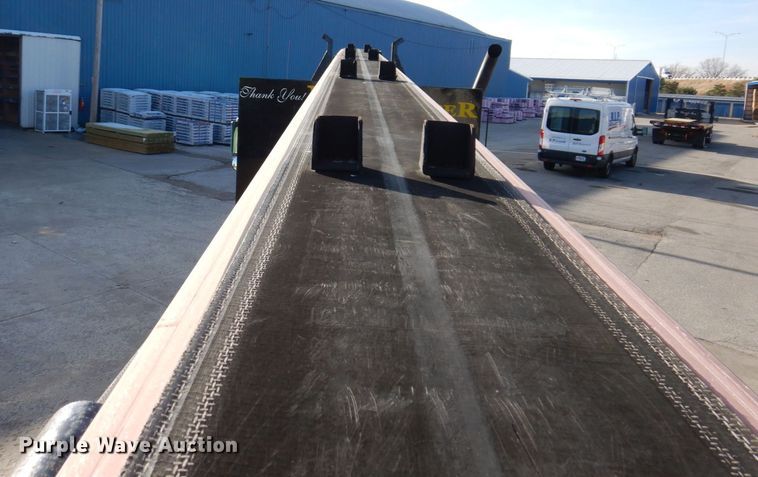 image for item JL9770 2004 Freightliner FL80  flatbed truck