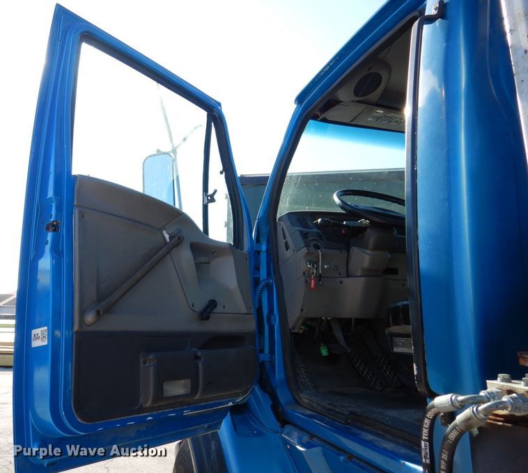 image for item JL9771 2000 Sterling LT9500  crane truck