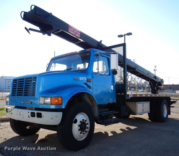 image for item JL9772 1997 International 4700  flatbed truck