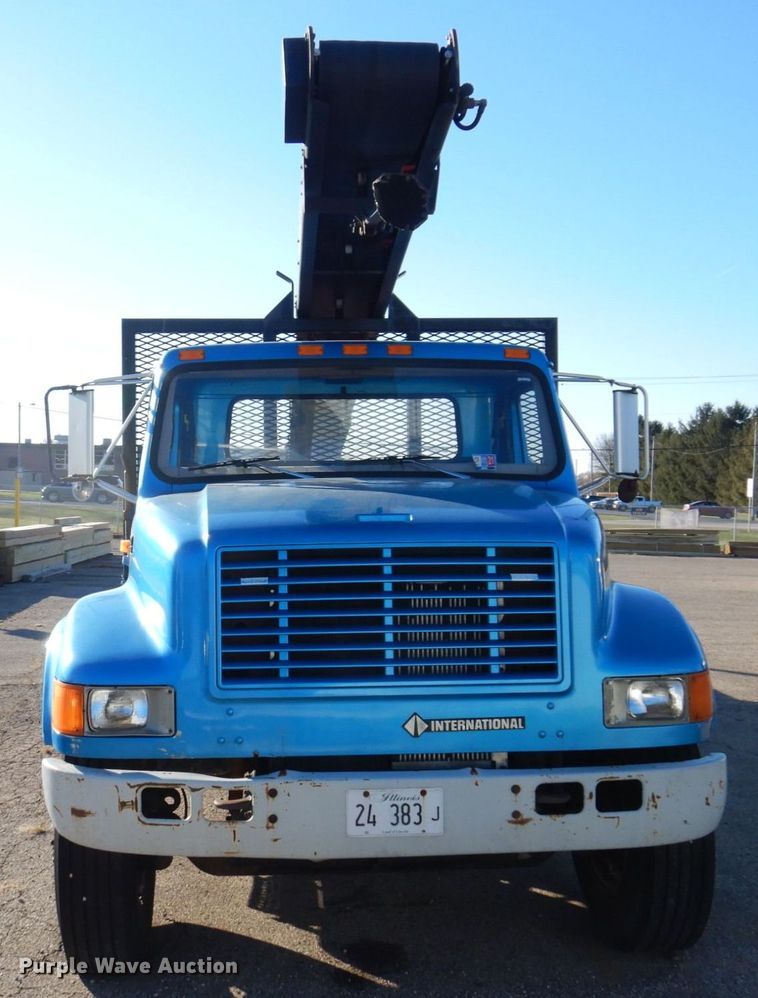 image for item JL9772 1997 International 4700  flatbed truck
