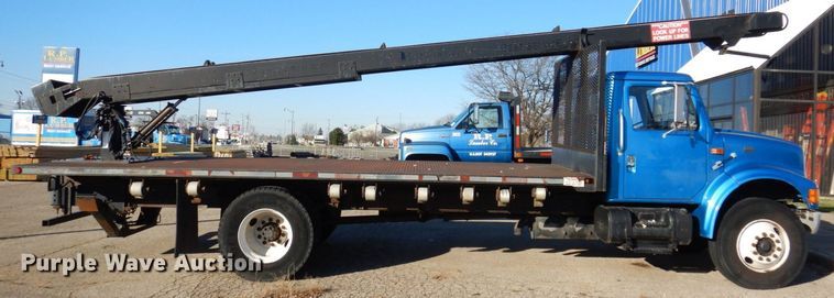 image for item JL9772 1997 International 4700  flatbed truck