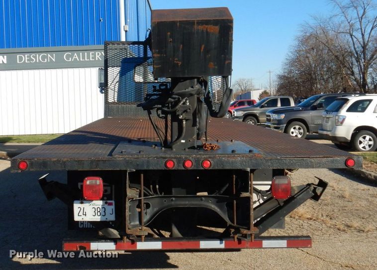 image for item JL9772 1997 International 4700  flatbed truck