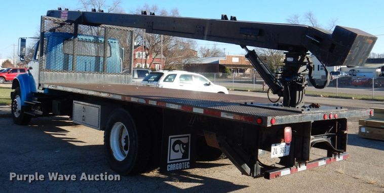 image for item JL9772 1997 International 4700  flatbed truck