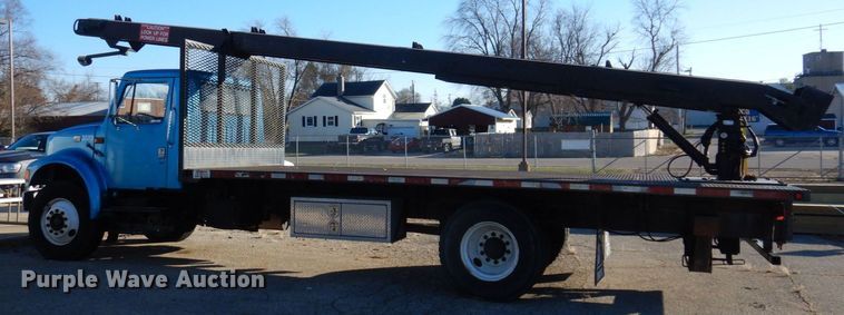 image for item JL9772 1997 International 4700  flatbed truck