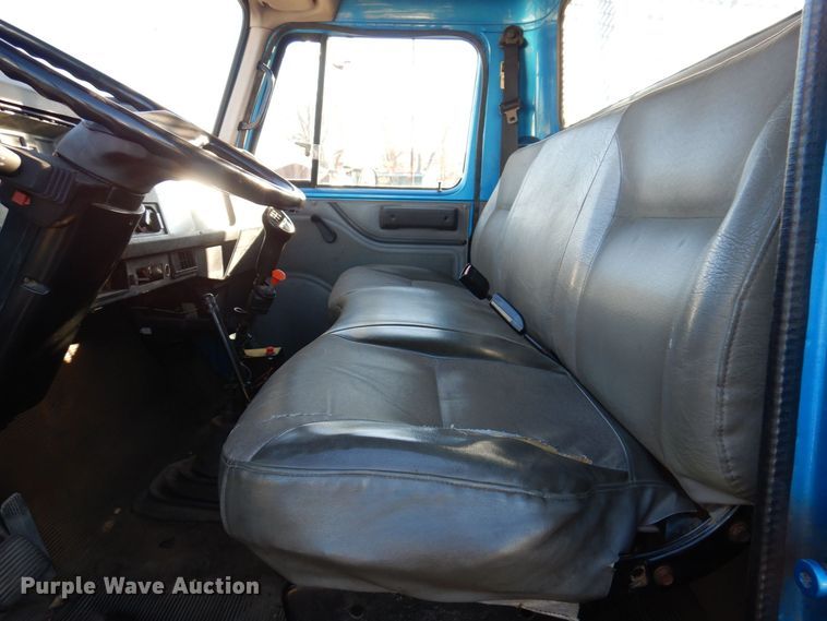 image for item JL9772 1997 International 4700  flatbed truck