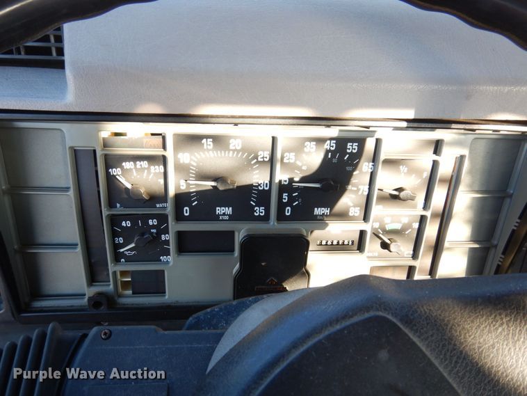 image for item JL9772 1997 International 4700  flatbed truck