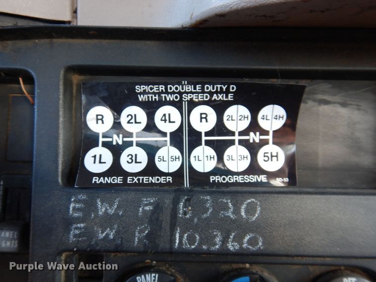 image for item JL9772 1997 International 4700  flatbed truck