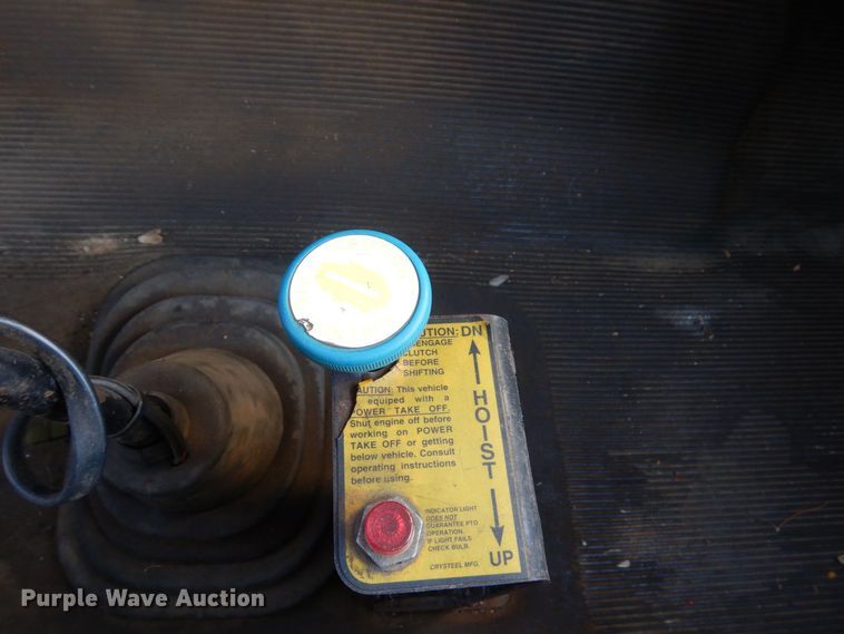 image for item JL9772 1997 International 4700  flatbed truck