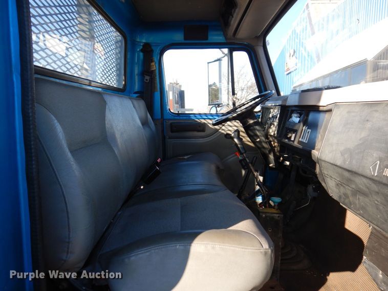 image for item JL9772 1997 International 4700  flatbed truck