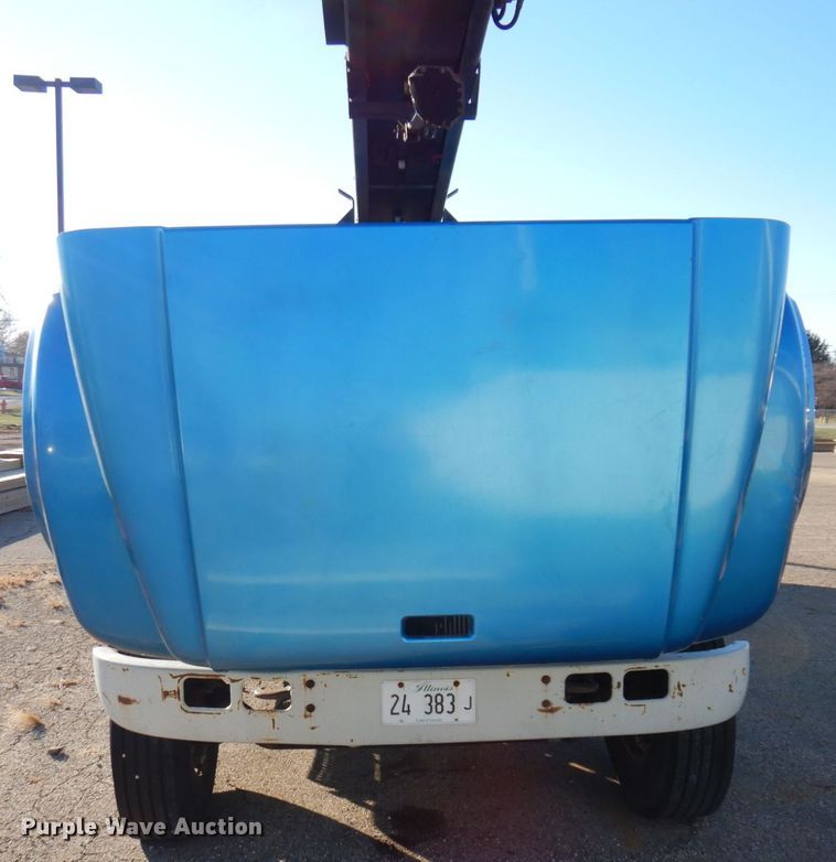 image for item JL9772 1997 International 4700  flatbed truck