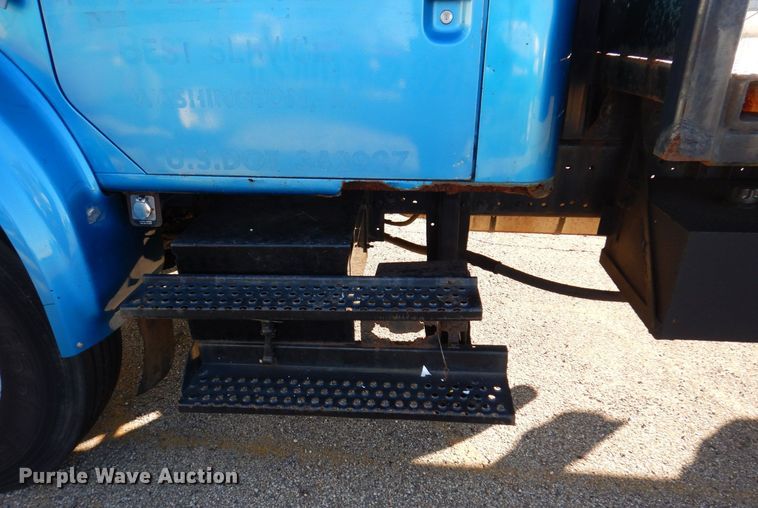 image for item JL9772 1997 International 4700  flatbed truck