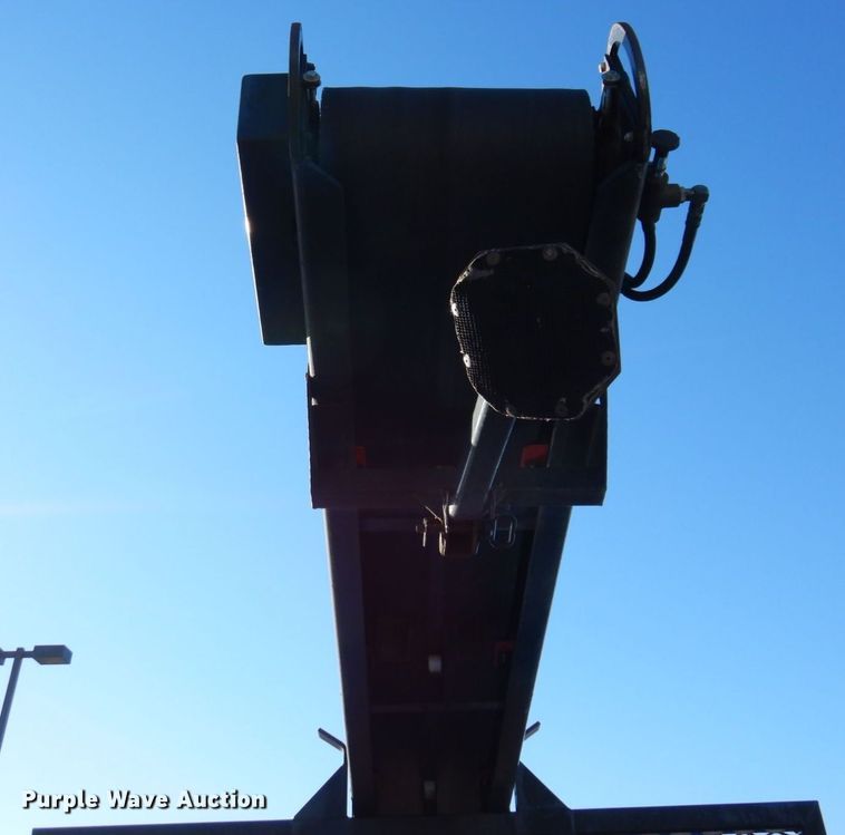 image for item JL9772 1997 International 4700  flatbed truck