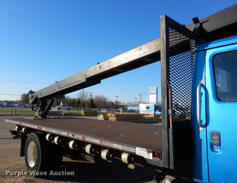 image for item JL9772 1997 International 4700  flatbed truck