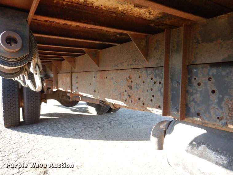 image for item JL9772 1997 International 4700  flatbed truck