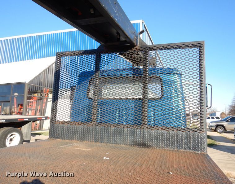 image for item JL9772 1997 International 4700  flatbed truck