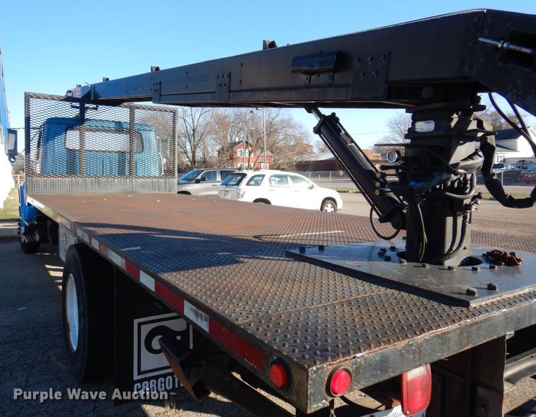 image for item JL9772 1997 International 4700  flatbed truck