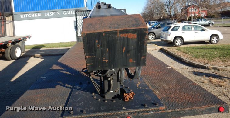 image for item JL9772 1997 International 4700  flatbed truck