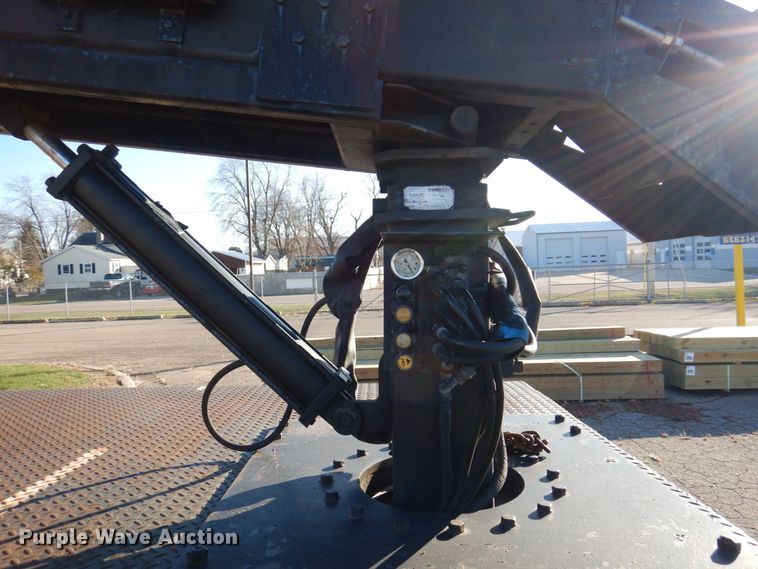 image for item JL9772 1997 International 4700  flatbed truck