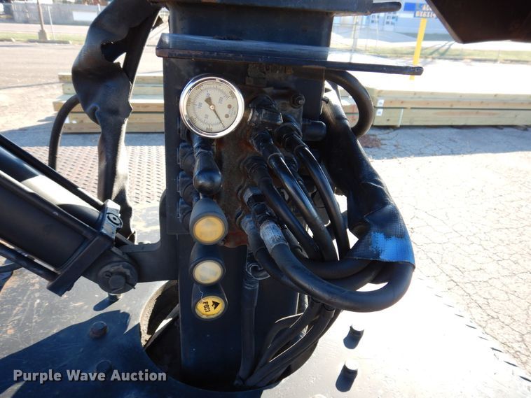 image for item JL9772 1997 International 4700  flatbed truck