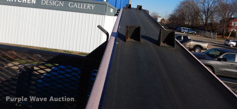 image for item JL9772 1997 International 4700  flatbed truck