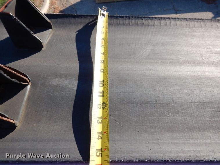 image for item JL9772 1997 International 4700  flatbed truck