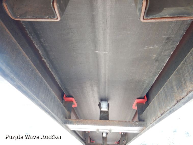 image for item JL9772 1997 International 4700  flatbed truck