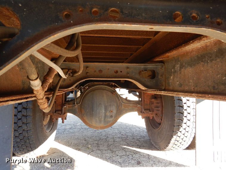 image for item JL9772 1997 International 4700  flatbed truck