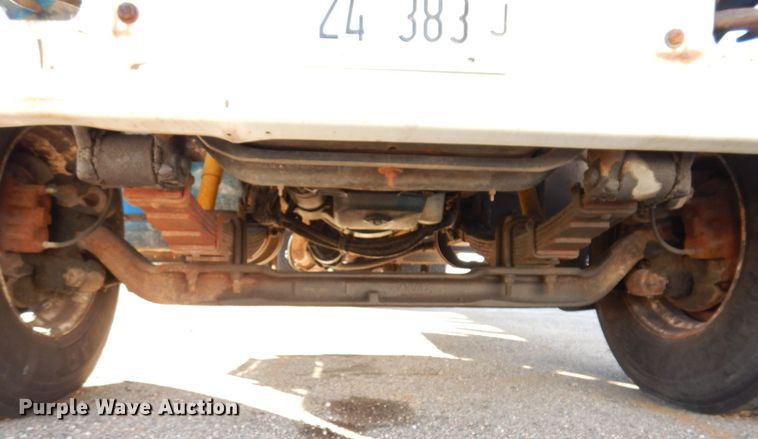 image for item JL9772 1997 International 4700  flatbed truck