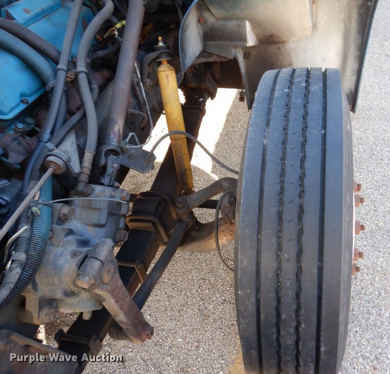 image for item JL9772 1997 International 4700  flatbed truck