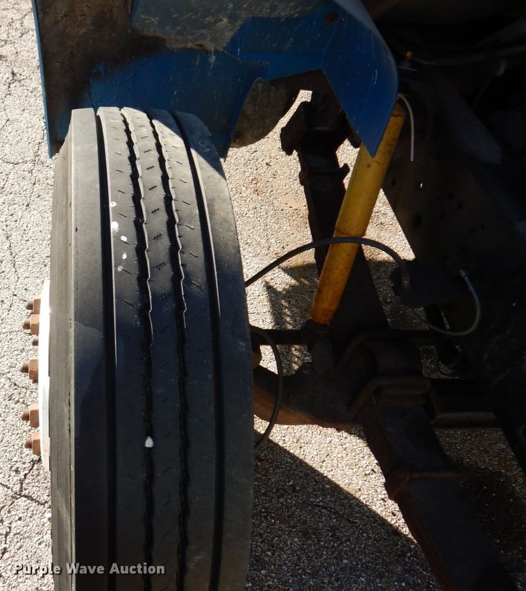 image for item JL9772 1997 International 4700  flatbed truck