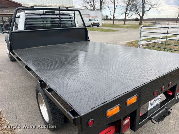 image for item JU9768 2008 Ford F550 Super Duty XL  Crew Cab flatbed truck