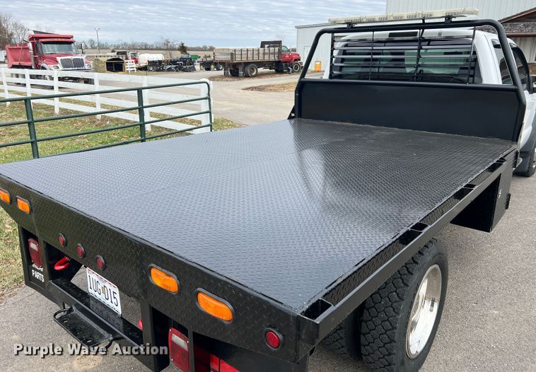 image for item JU9768 2008 Ford F550 Super Duty XL  Crew Cab flatbed truck