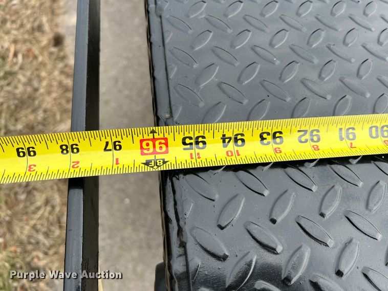 image for item JU9768 2008 Ford F550 Super Duty XL  Crew Cab flatbed truck