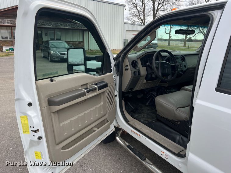 image for item JU9768 2008 Ford F550 Super Duty XL  Crew Cab flatbed truck