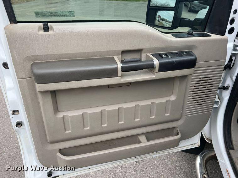 image for item JU9768 2008 Ford F550 Super Duty XL  Crew Cab flatbed truck