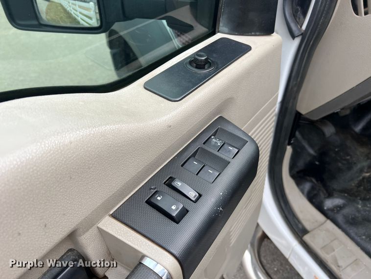 image for item JU9768 2008 Ford F550 Super Duty XL  Crew Cab flatbed truck