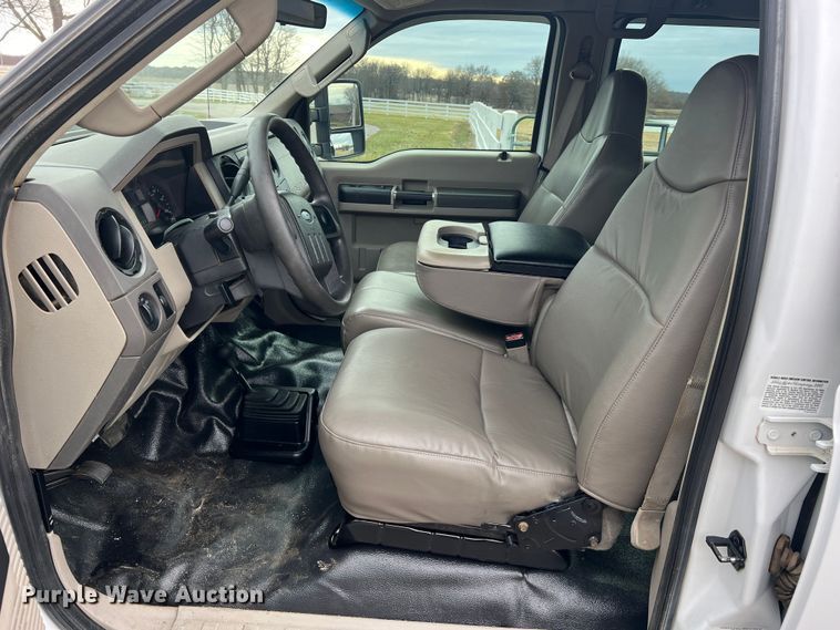 image for item JU9768 2008 Ford F550 Super Duty XL  Crew Cab flatbed truck