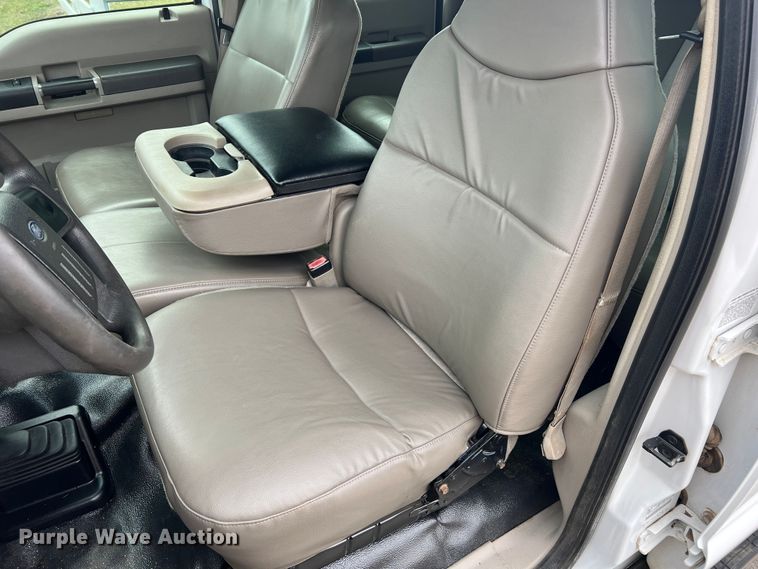 image for item JU9768 2008 Ford F550 Super Duty XL  Crew Cab flatbed truck