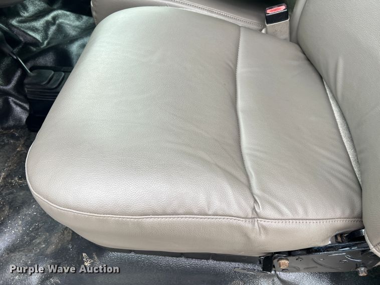 image for item JU9768 2008 Ford F550 Super Duty XL  Crew Cab flatbed truck