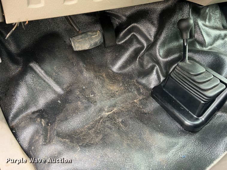 image for item JU9768 2008 Ford F550 Super Duty XL  Crew Cab flatbed truck