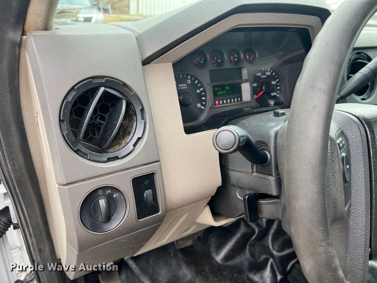 image for item JU9768 2008 Ford F550 Super Duty XL  Crew Cab flatbed truck