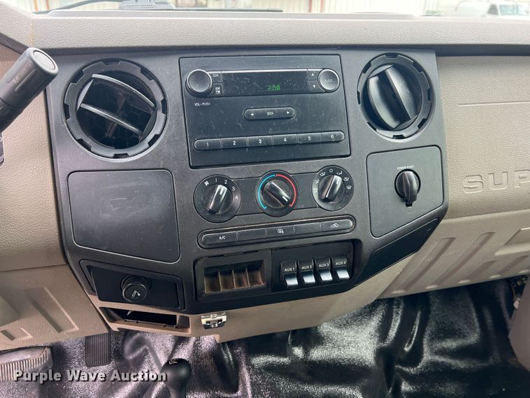 image for item JU9768 2008 Ford F550 Super Duty XL  Crew Cab flatbed truck