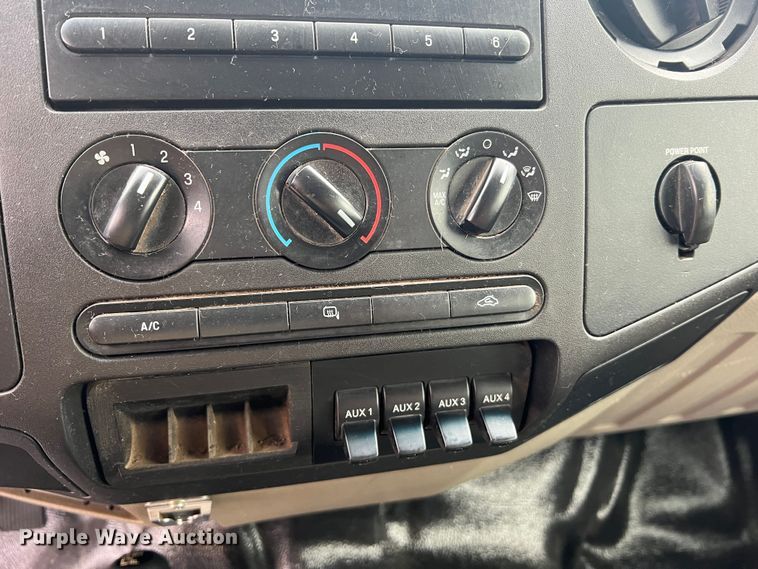 image for item JU9768 2008 Ford F550 Super Duty XL  Crew Cab flatbed truck