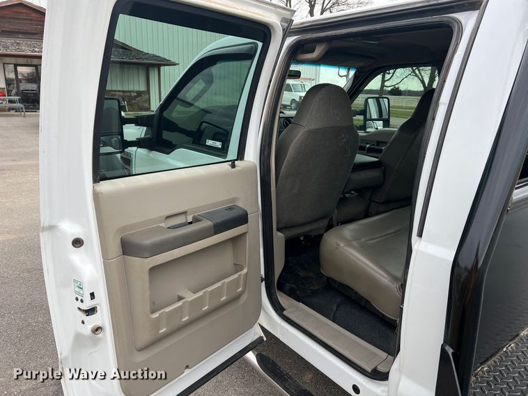 image for item JU9768 2008 Ford F550 Super Duty XL  Crew Cab flatbed truck