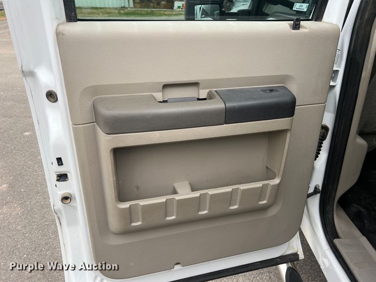 image for item JU9768 2008 Ford F550 Super Duty XL  Crew Cab flatbed truck